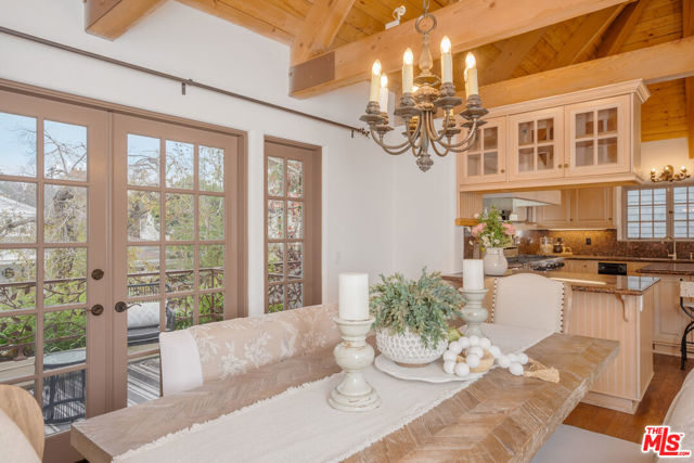 2917 N Poinsettia Avenue, Manhattan Beach CA: https://media.crmls.org/mediaz/9de00400-ef1b-4b2a-b94b-9c370b5ec453.jpg