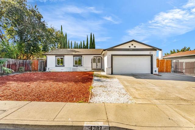 4382 Palo Verde Drive, Pittsburg CA: https://media.crmls.org/mediaz/9de0a63d-4fdb-4306-85e0-f4c39f7320dd.jpg