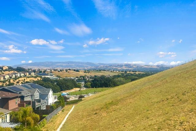 4190 Oak Knoll Drive, Dublin CA: https://media.crmls.org/mediaz/9de0cbd9-b1d4-4679-82e6-98fe219dfdf1.jpg
