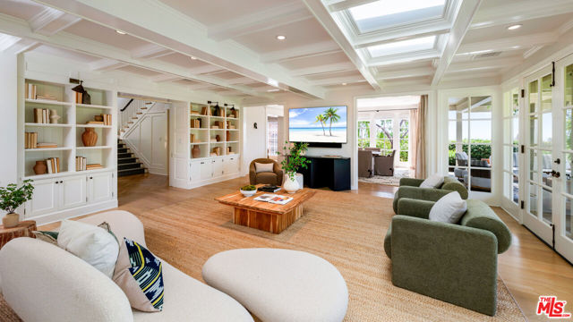 525 Spoleto Drive, Pacific Palisades CA: https://media.crmls.org/mediaz/9de1cbdc-68a1-4616-858b-cceeca94ba69.jpg