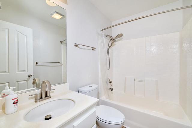 339 La Purisma Way, Oceanside CA: https://media.crmls.org/mediaz/9de1dc6e-bfd5-4ad3-b497-1835478c77e9.jpg