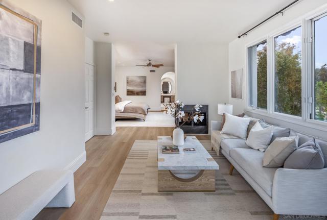 2815 Santa Fe Vista Ct, Encinitas CA: https://media.crmls.org/mediaz/9de22650-df82-4ecd-ae31-39c800ead10c.jpg