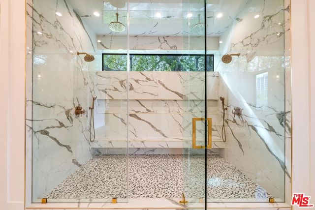 15907 Valley Vista Boulevard, Encino CA: https://media.crmls.org/mediaz/9de2dc88-efb7-4880-9d8f-3e414fcf5d21.jpg