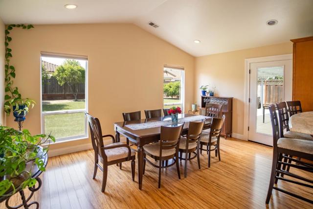1221 Jacqueline Drive, Hollister CA: https://media.crmls.org/mediaz/9de35d42-622c-4f92-b68e-79253cdf3c08.jpg