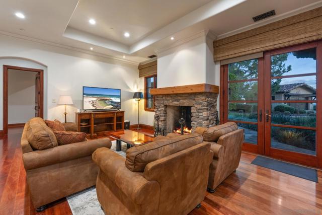 15707 Blue Crystal Trl, Poway CA: https://media.crmls.org/mediaz/9de3836b-d937-40b0-9f4e-1081a18aba70.jpg