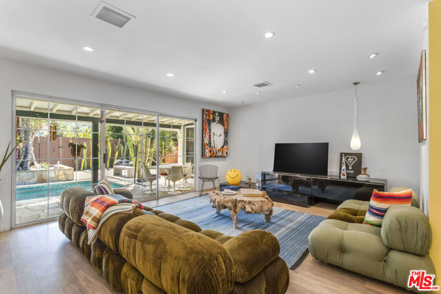 6570 Lakeridge Road, Los Angeles CA: https://media.crmls.org/mediaz/9de3c6cb-c586-4493-9264-59f13ed9a53d.jpg