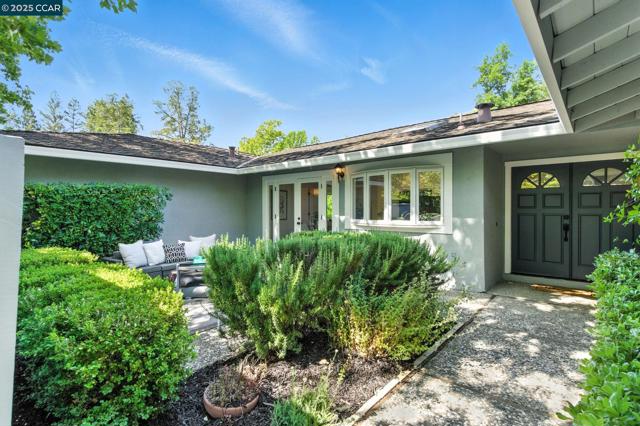 575 Old Orchard Dr, Danville CA: https://media.crmls.org/mediaz/9de4c06f-201a-4b4a-a9cd-c79a3e93fe01.jpg