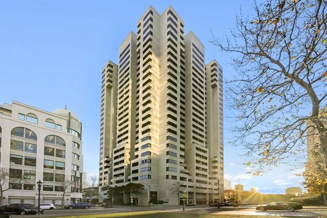 700 Front St, San Diego CA: https://media.crmls.org/mediaz/9de4ce78-3234-4034-bc3d-b0207e5fdcd5.jpg