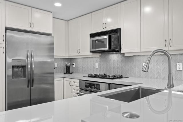 555 Front St., San Diego CA: https://media.crmls.org/mediaz/9de50437-2512-4d7a-ae07-146a1b5a7fe9.jpg