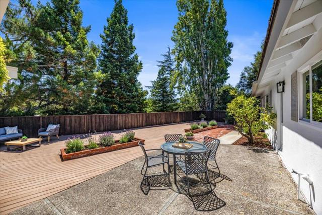 35 Mountain View Place, San Mateo CA: https://media.crmls.org/mediaz/9de547c8-7378-4791-8313-612a04a179d0.jpg