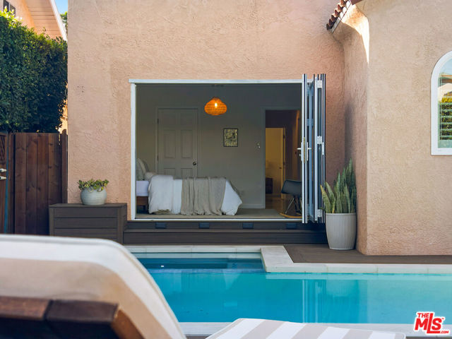 4427 S Wilton Place, Los Angeles CA: https://media.crmls.org/mediaz/9de5a482-c080-4f2c-98bf-211e3cdb5eeb.jpg