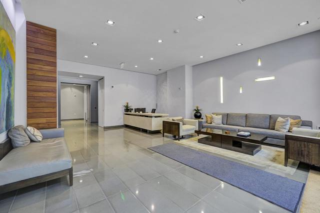 74 New Montgomery Street, San Francisco CA: https://media.crmls.org/mediaz/9de5a60f-fefa-4ffd-afb9-4a6953c41ff2.jpg