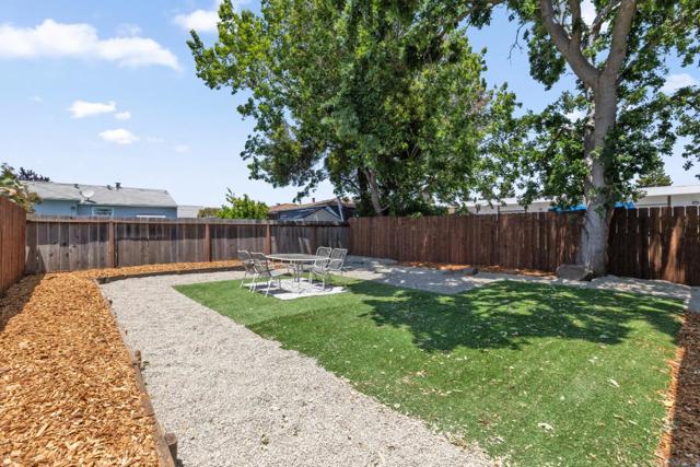 771 4th Avenue, Redwood City CA: https://media.crmls.org/mediaz/9de62deb-eaeb-475f-8ff5-f9cbca8645e8.jpg