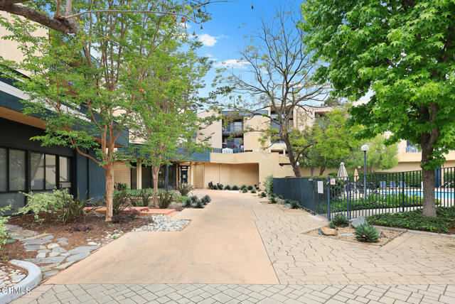 4499 Via Marisol, Los Angeles CA: https://media.crmls.org/mediaz/9de6af3e-cf3f-4407-b9d7-83d1e810a6f2.jpg