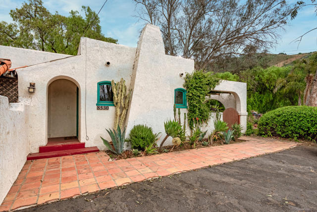 8530 N Ventura Avenue, Ventura CA: https://media.crmls.org/mediaz/9de79b81-f288-4d47-8015-8dbf127fdd08.jpg