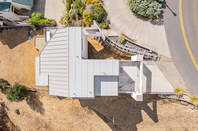 1522 Grand View Drive, Berkeley CA: https://media.crmls.org/mediaz/9de7e5cd-adcc-4b0e-9878-0fe01a8cea2a.jpg