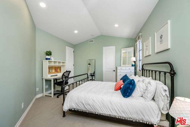 1028 9th Street, Manhattan Beach, California 90266, 5 Bedrooms Bedrooms, ,5 BathroomsBathrooms,Residential,Sold,9th,25532263