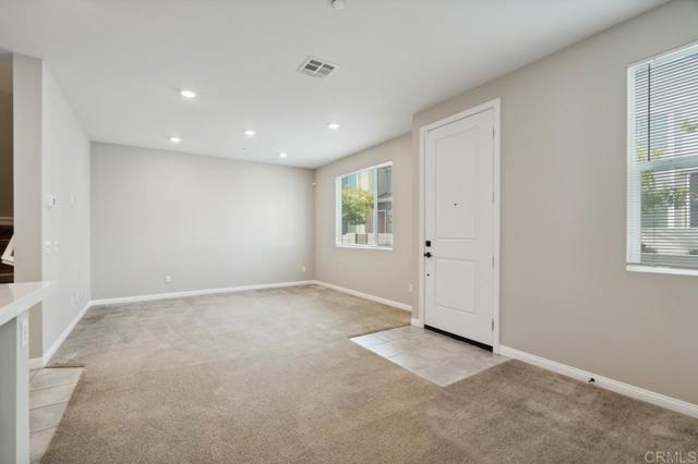 Detail Gallery Image 14 of 70 For 2187 Bluestone Cir, Chula Vista,  CA 91913 - 3 Beds | 2/1 Baths