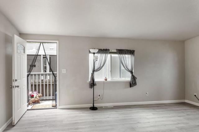 3320 Del Monte Boulevard, Marina CA: https://media.crmls.org/mediaz/9de8947c-ce9e-487a-b189-7ce8a0e27cc6.jpg