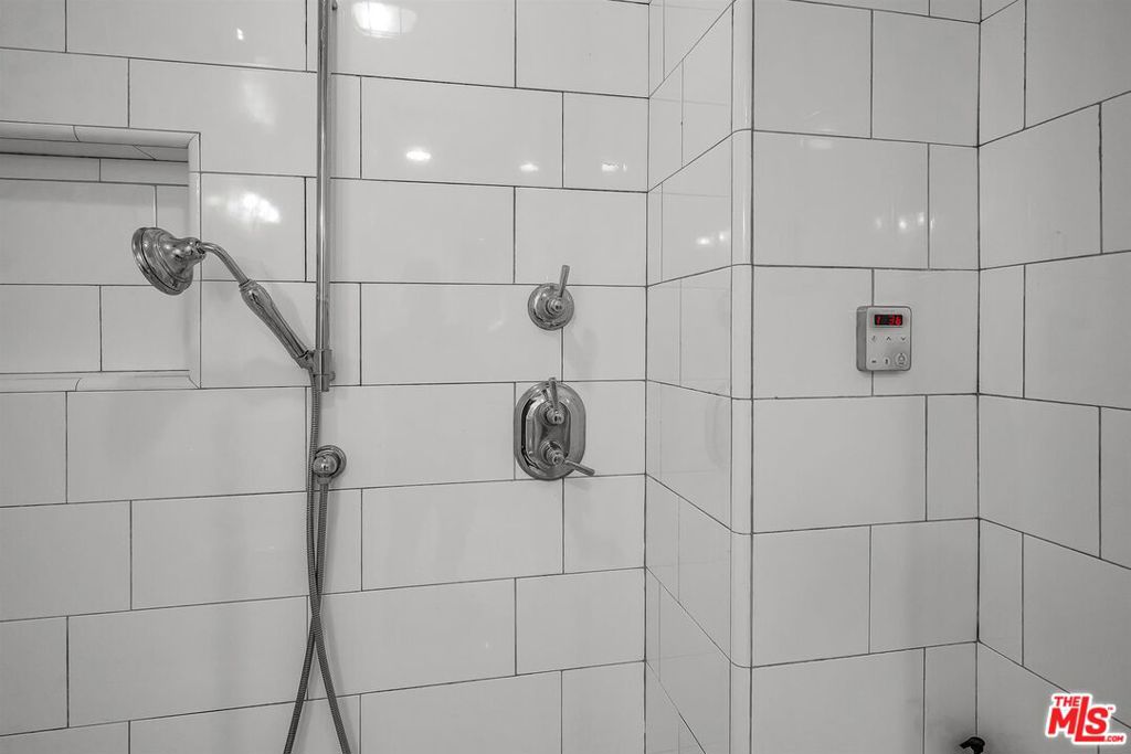 https://media.crmls.org/mediaz/9de8a779-2c1c-4a66-8d14-11e32ce42526.jpg?preset=X-Large