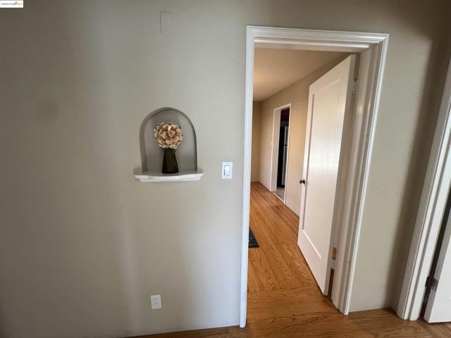2326 Maywood Ave, Oakland CA: https://media.crmls.org/mediaz/9de8ba8a-7921-4cbe-b54c-805746665cc8.jpg