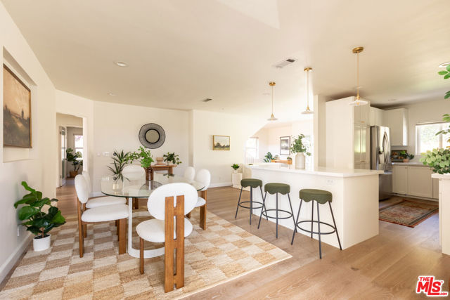 5018 Valleydale Avenue, Los Angeles CA: https://media.crmls.org/mediaz/9de8e39d-3a52-40d8-82ed-6298379019b2.jpg