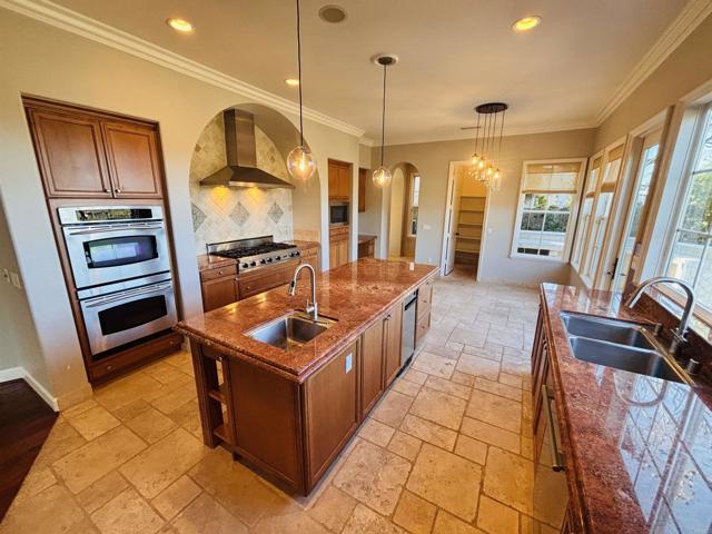 Detail Gallery Image 23 of 58 For 11596 Parkhurst Square, San Diego,  CA 92130 - 6 Beds | 6/1 Baths