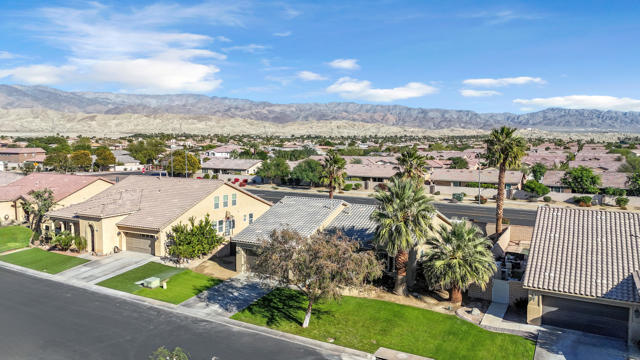 41394 Hanover Street, Indio CA: https://media.crmls.org/mediaz/9de9822c-74a3-412a-baa7-5c538183899b.jpg