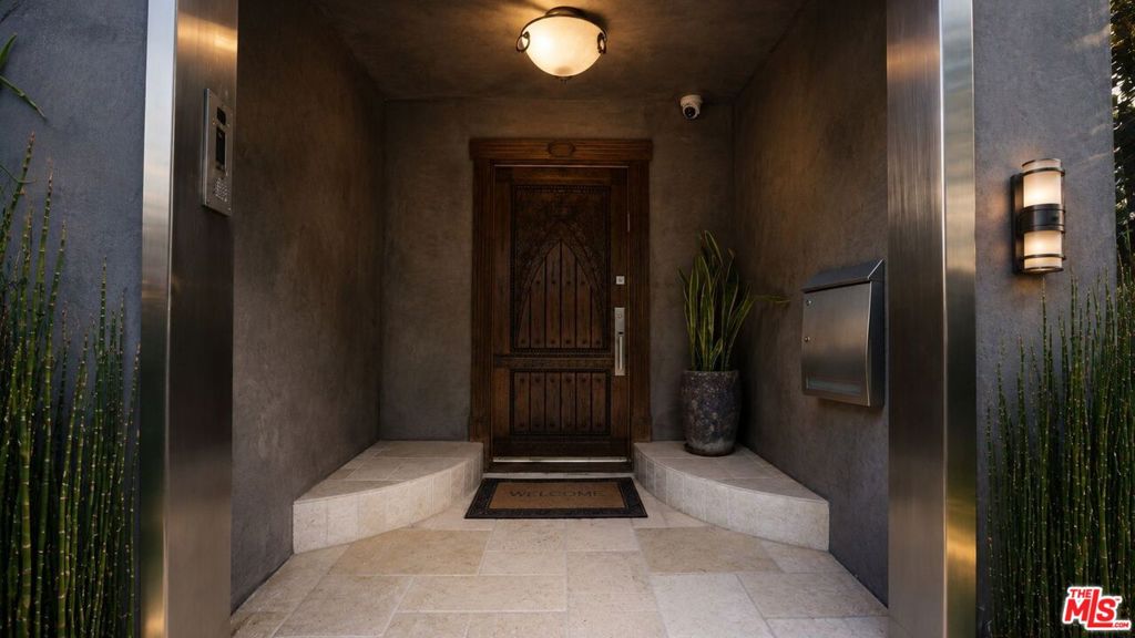 https://media.crmls.org/mediaz/9de99b97-0938-4e4c-baa7-eff404d023ec.jpg?preset=X-Large