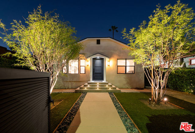 5319 West Boulevard, Los Angeles CA: https://media.crmls.org/mediaz/9de9ed87-4891-42b5-a695-6e263ddabfbe.jpg