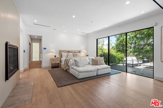 15941 Skytop Road, Encino CA: https://media.crmls.org/mediaz/9dea73c3-3332-424a-876d-176c2215f17f.jpg