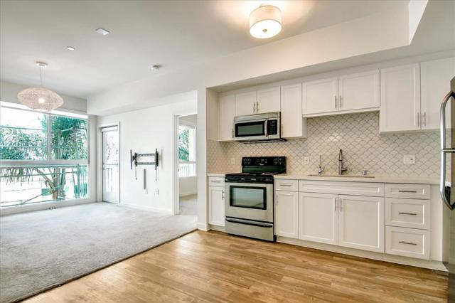 12655 Bluff Creek Drive,  CA: https://media.crmls.org/mediaz/9deaec57-2803-4923-9ee5-4488dd45ce63.jpg