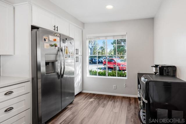 3731 Caminito Carmel Lndg, San Diego CA: https://media.crmls.org/mediaz/9deb40fd-8cee-4119-9b13-c6f375b534c7.jpg