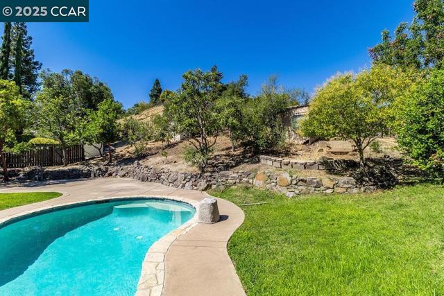 987 Morello Ave, Martinez CA: https://media.crmls.org/mediaz/9deb7ea3-850a-4a89-ac76-97e66985ce36.jpg