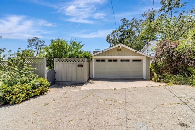 6827 Ridgewood Drive, Oakland CA: https://media.crmls.org/mediaz/9debdb67-8bf6-422e-b857-128efb97afee.jpg
