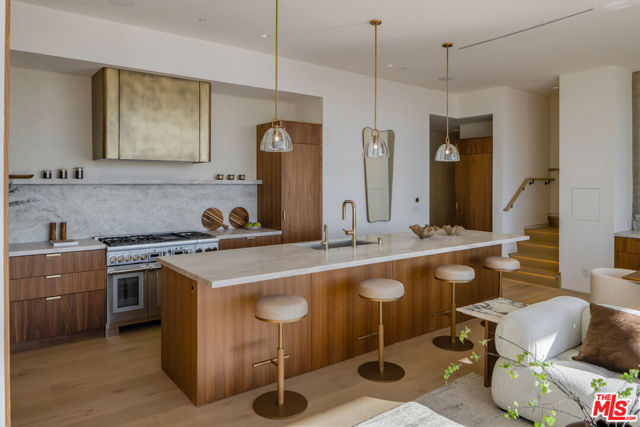 1525 Marlay Drive, Los Angeles CA: https://media.crmls.org/mediaz/9debdbd9-2c4e-4c0c-810d-b5f5b7cc0c8f.jpg