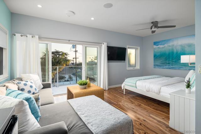 7570 Cabrillo Ave, La Jolla CA: https://media.crmls.org/mediaz/9dec1673-b655-49d8-b9e0-29931d733308.jpg