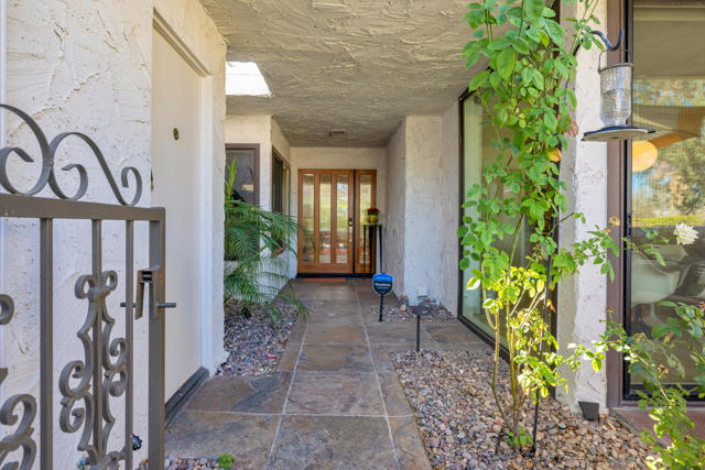 2327 Casitas Way, Palm Springs, CA 92264