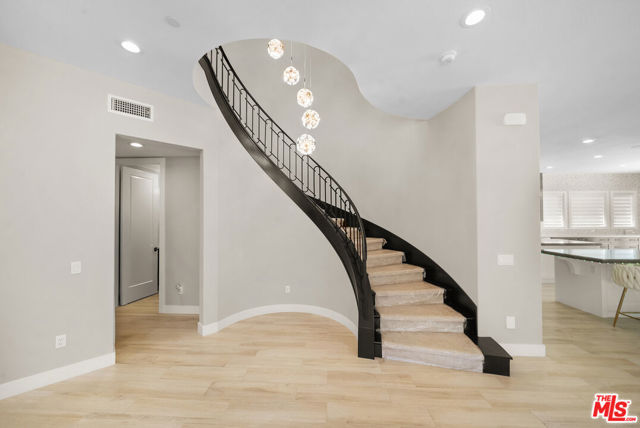 20517 W Deer Grass Court, Porter Ranch CA: https://media.crmls.org/mediaz/9dec40d3-184a-461c-acdc-b2a8559ba58c.jpg