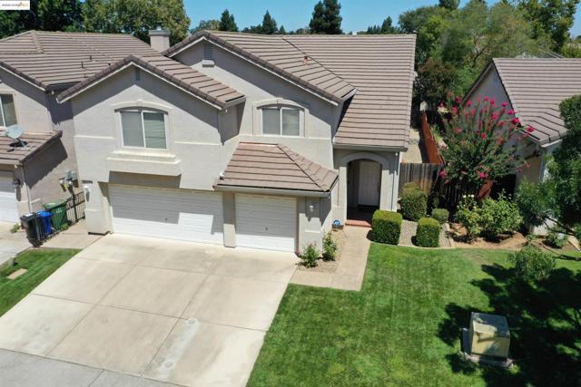 8215 Red Elk Dr, Elk Grove CA: https://media.crmls.org/mediaz/9dec48d5-f513-41b1-9c03-53cd855c0fa1.jpg