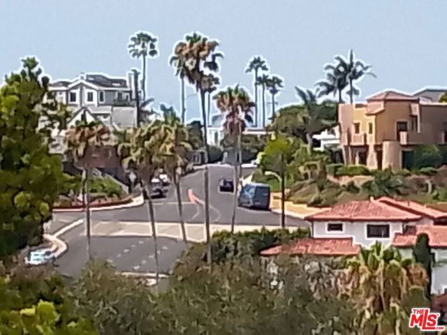 8352 Zitola Terrace, Playa del Rey CA: https://media.crmls.org/mediaz/9dec6248-ab32-401e-b7ca-7209bcd0b6b4.jpg