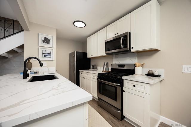12126 Lemon Crest Dr, Lakeside CA: https://media.crmls.org/mediaz/9dec8cf9-5019-4e24-bd5a-a748a9012360.jpg
