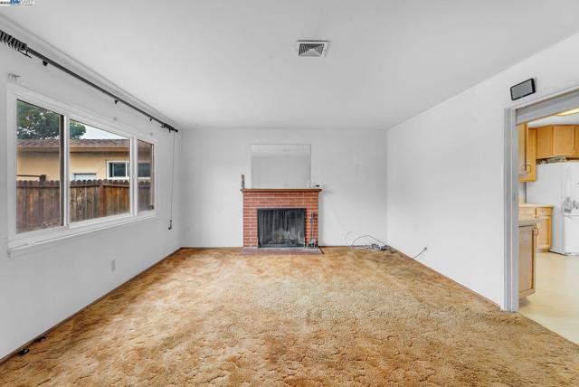 28458 Etta Ave, Hayward CA: https://media.crmls.org/mediaz/9decd20b-dd18-4699-83b2-926cad532f5b.jpg
