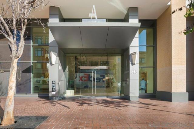 575 6th Avenue, San Diego CA: https://media.crmls.org/mediaz/9ded9f95-26dc-4b3f-90d1-05bbd03e9290.jpg