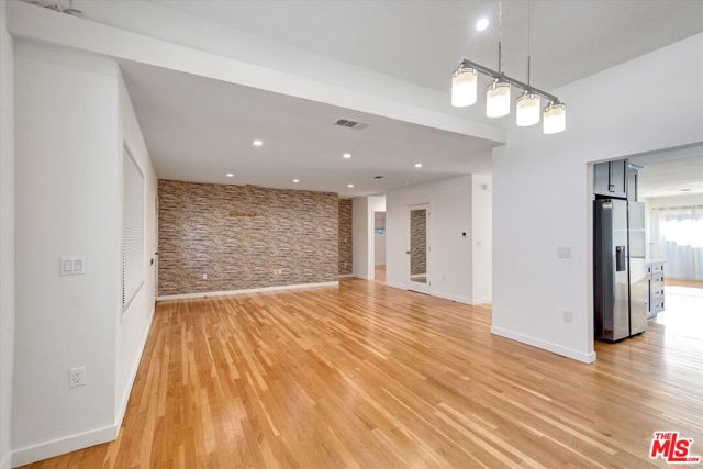 5400 W 82nd Street, Los Angeles CA: https://media.crmls.org/mediaz/9dedc1d7-e242-478f-8181-aa07335d6cd7.jpg