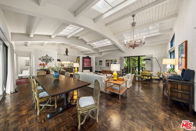 1048 E La Loma Avenue, Somis CA: https://media.crmls.org/mediaz/9dee69c0-0aee-4d9e-b5ad-014f3cf7745a.jpg
