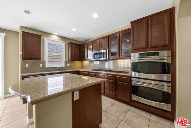 5611 Scharf Avenue, Fontana CA: https://media.crmls.org/mediaz/9dee8b13-3696-429f-a3a2-567d404efa9d.jpg