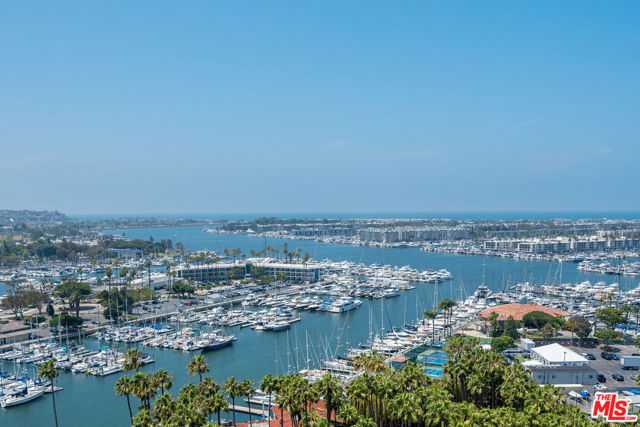 13600 MARINA POINTE Drive, Marina del Rey CA: https://media.crmls.org/mediaz/9dee99d2-c80c-45f0-9751-188edd3dc8de.jpg