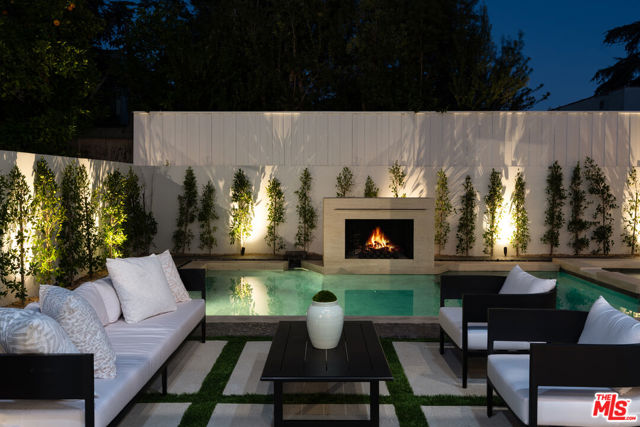 526 N Plymouth Boulevard, Los Angeles CA: https://media.crmls.org/mediaz/9deed5a3-36ef-4d22-8ab7-ed02299f4b3c.jpg