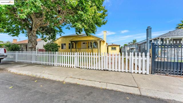 528 LA PRENDA DRIVE, Oakland CA: https://media.crmls.org/mediaz/9deee85d-b594-490d-94bc-9b6adbada327.jpg